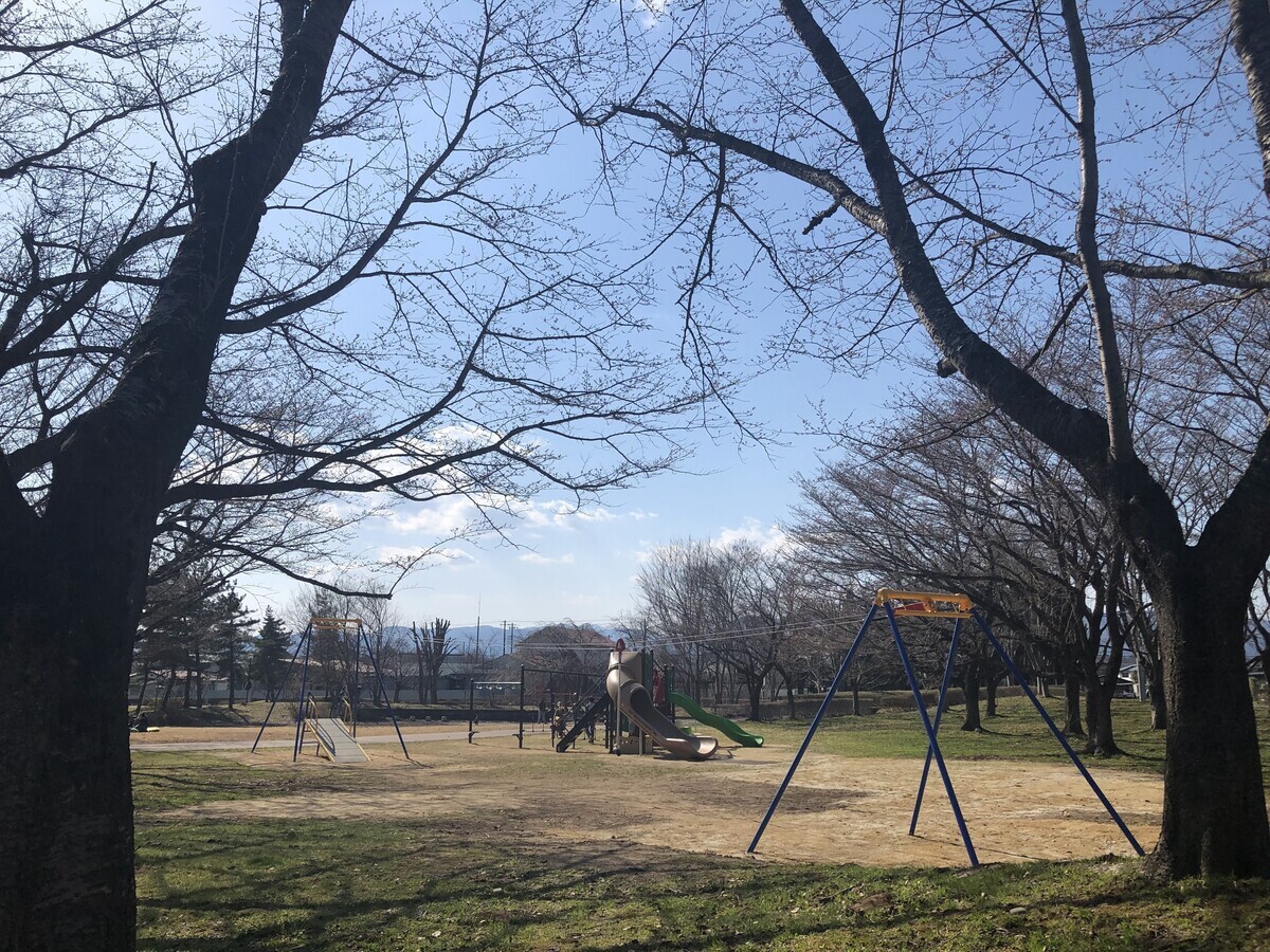（駐車場あり）岩手県花巻市石鳥谷町にある桜が咲く前の上町公園に行ってきました。